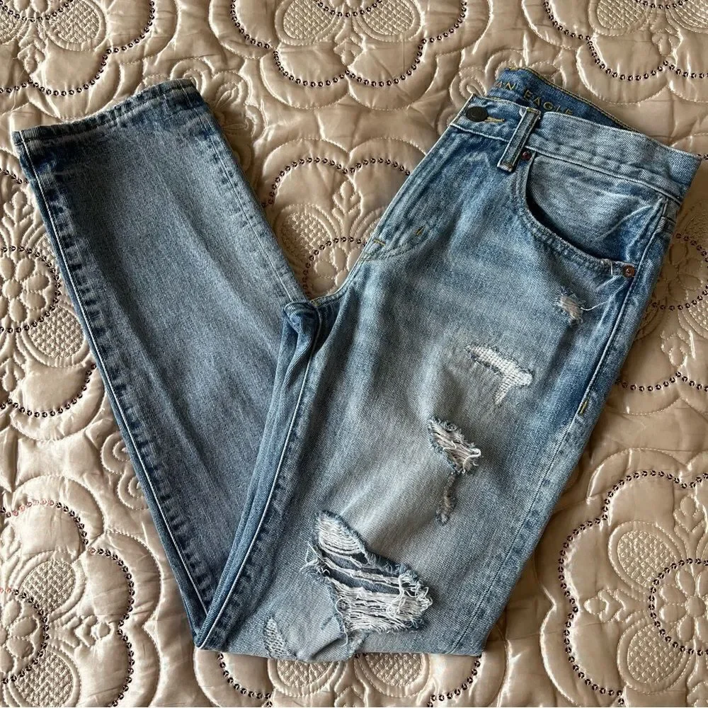 American Eagle Men’s Slim Straight Light Wash Distressed Jeans Size 28x30